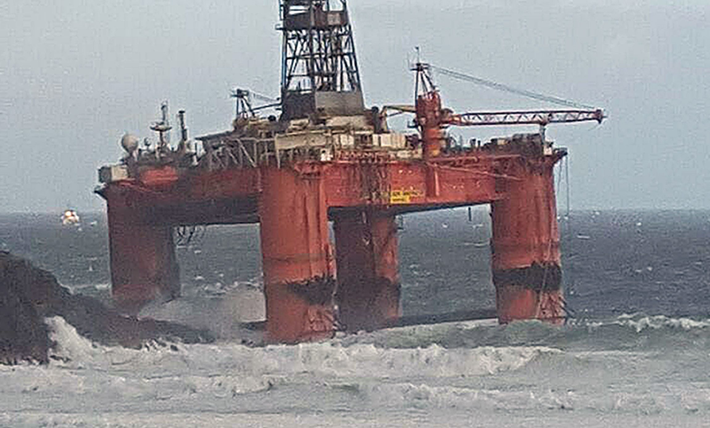 Public urged to stay away from grounded oil rig - The Courier