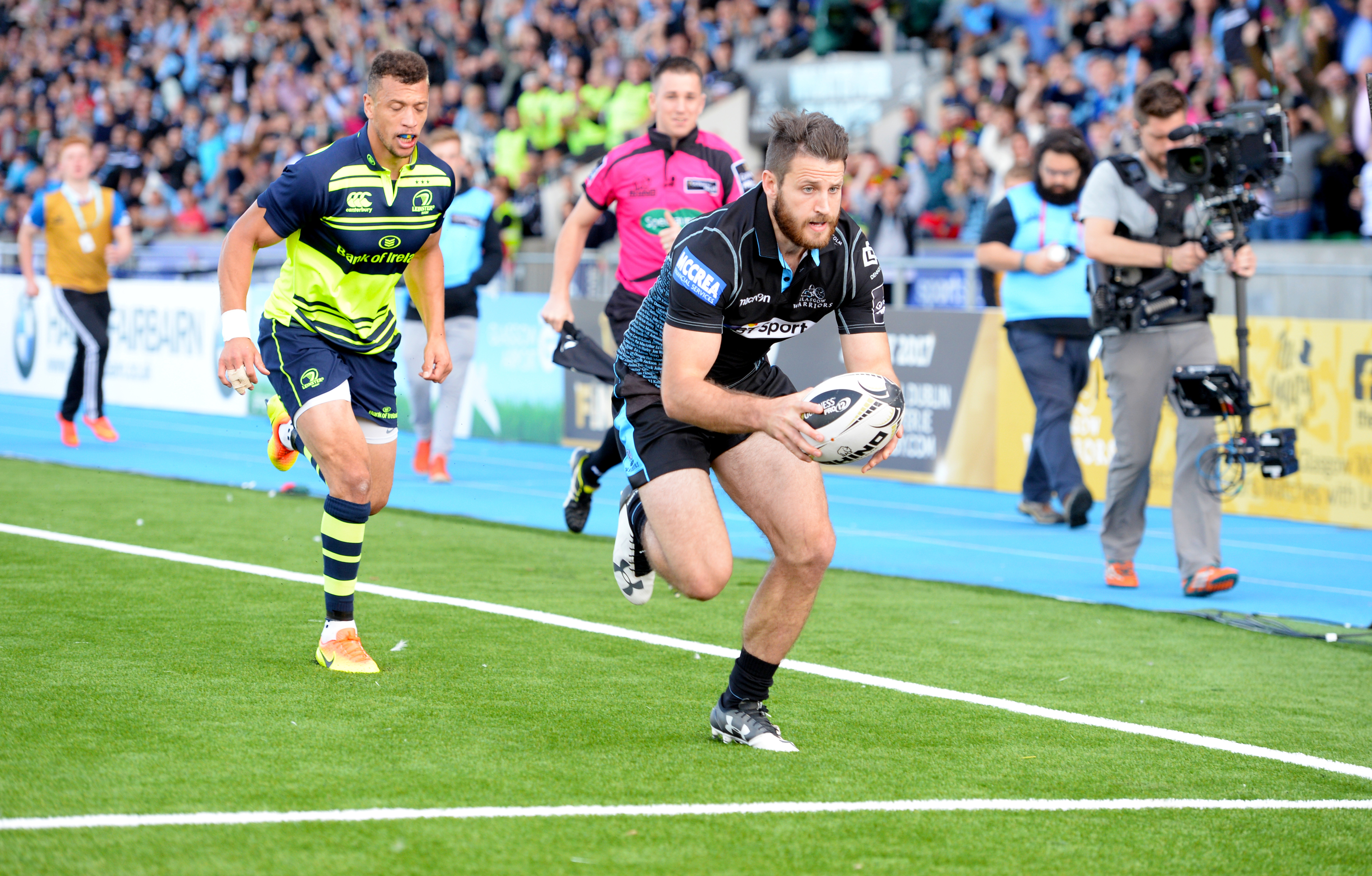 Glasgow 33 Leinster 25: Seymour skewers Leinster with four tries for Warriors