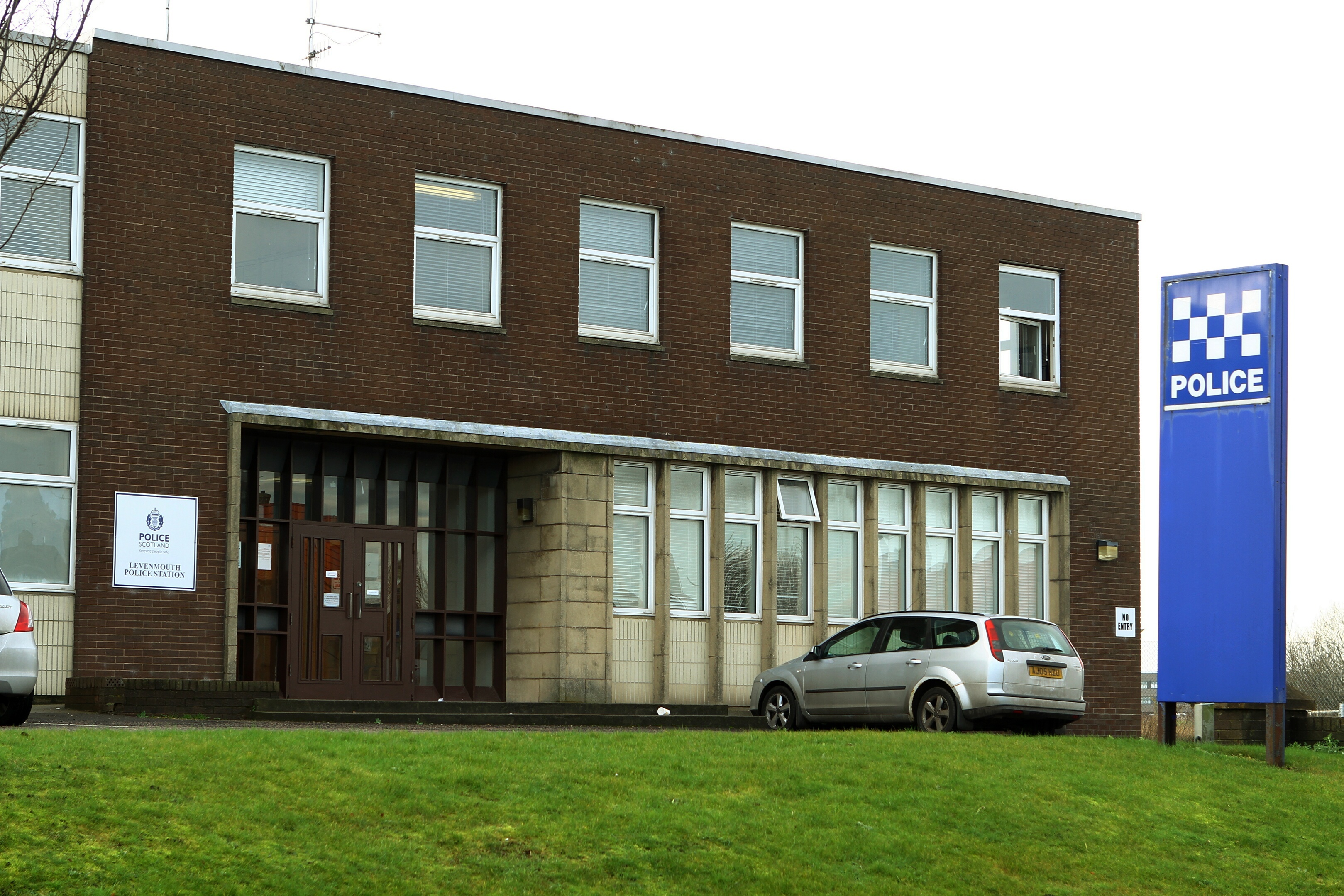 fife-police-station-sealed-off-as-suspicious-package-delivered