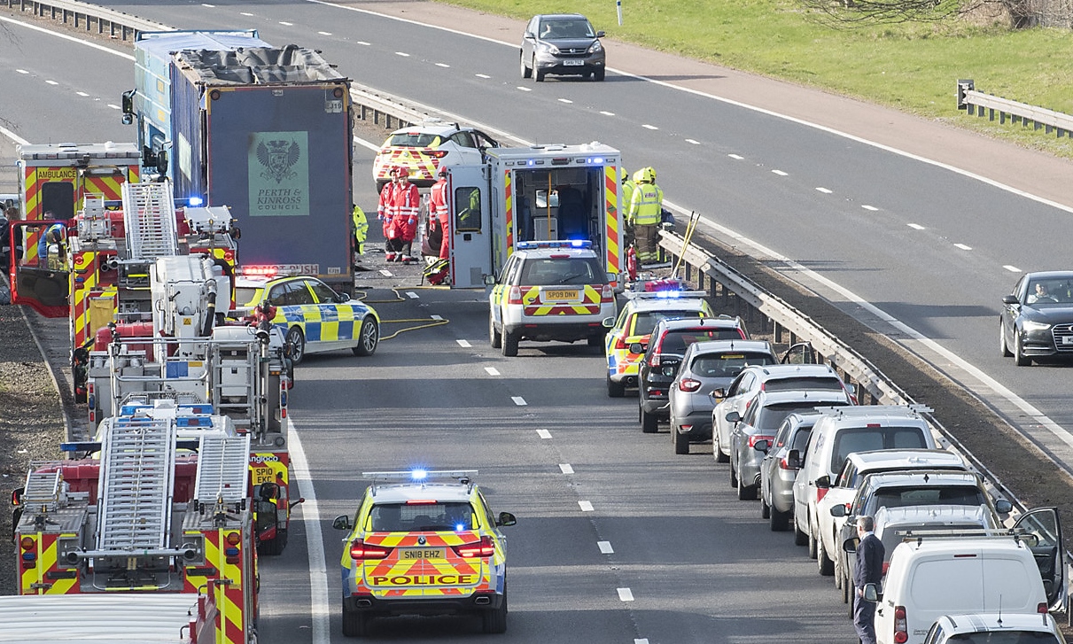 M90 crash Witness says he saw car driving into oncoming traffic