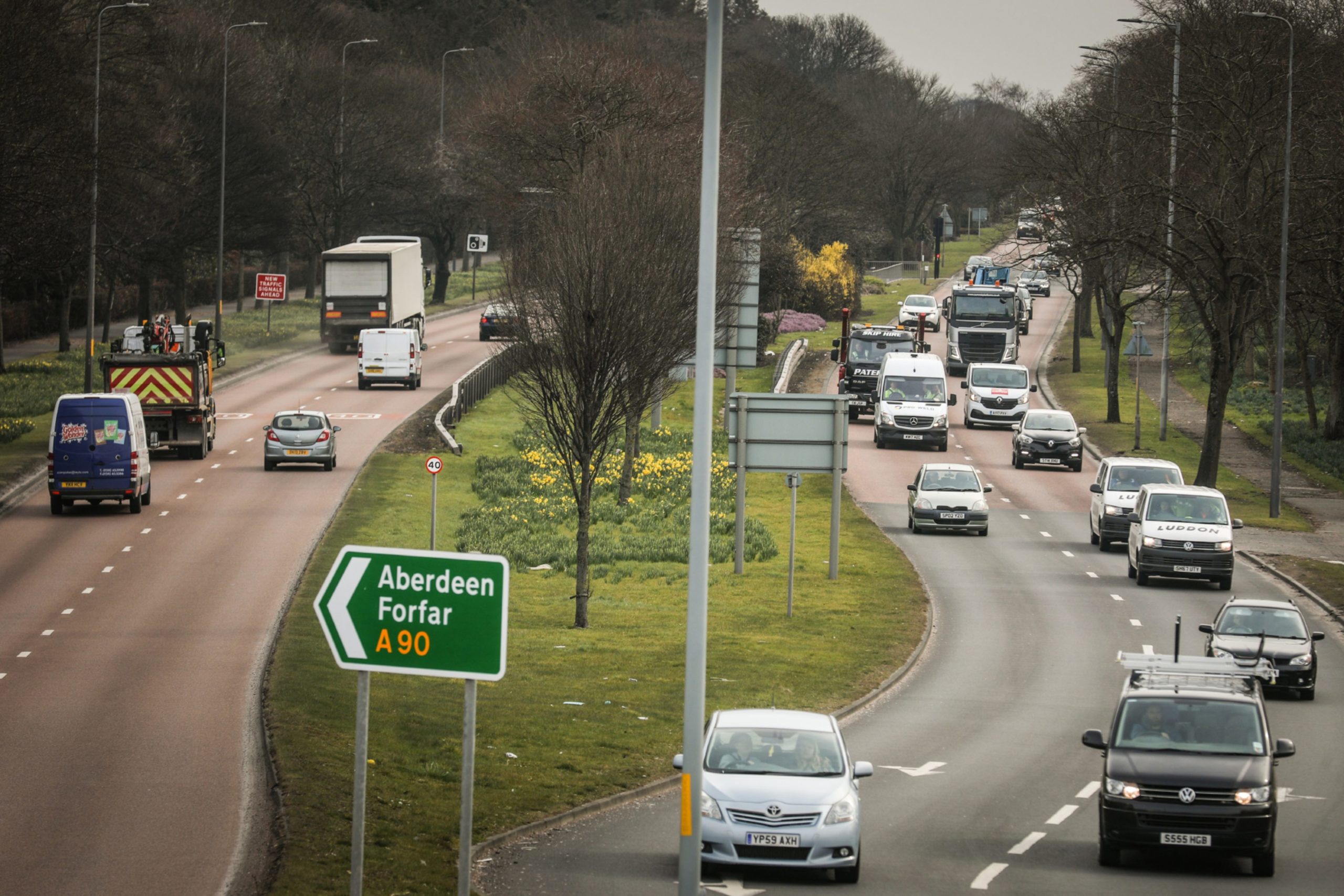 Dundee s Kingsway closed this weekend for road surfacing works