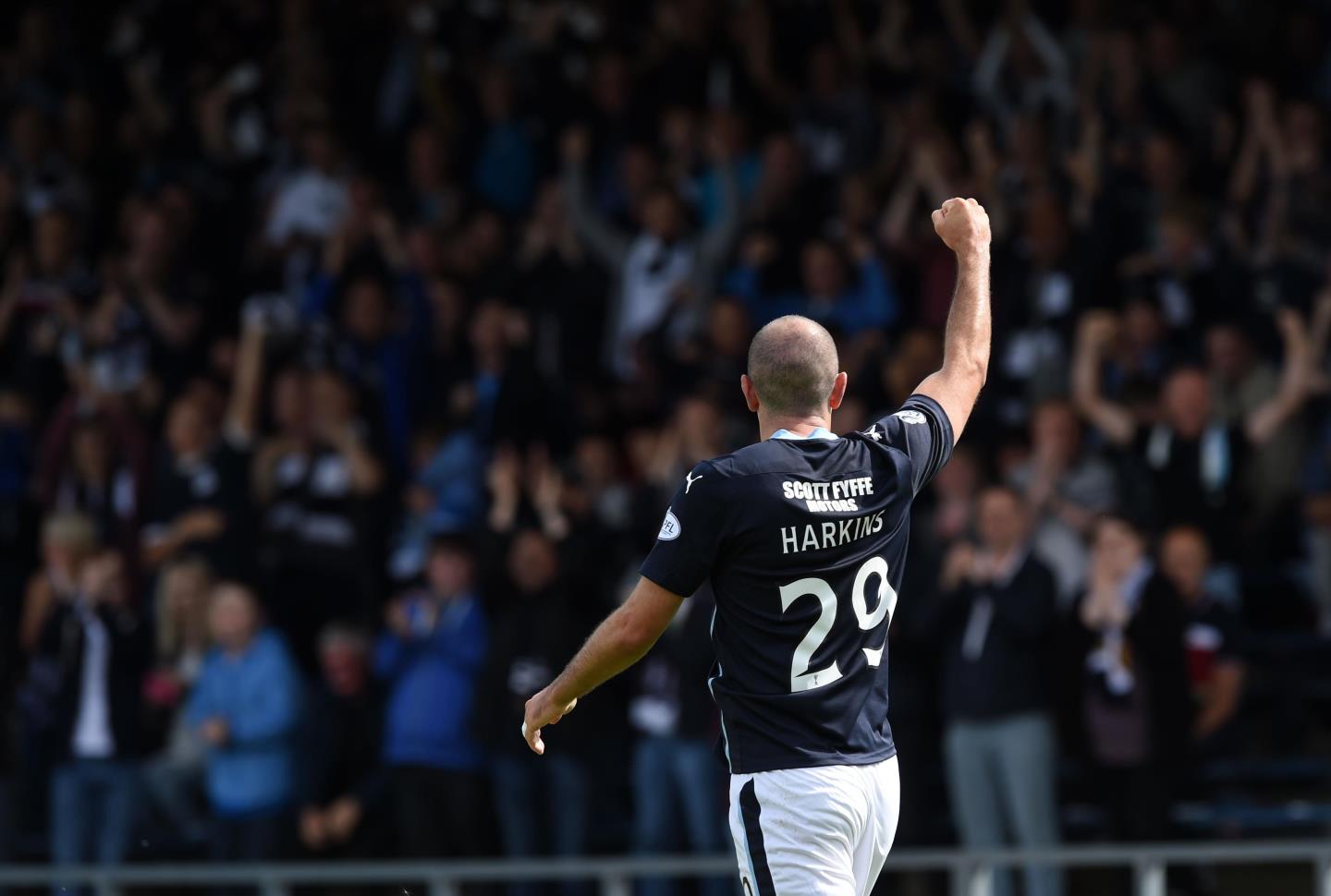 Dundee 'Deefiant' hero Gary Harkins aims to foster Forfar fighting spirit  for League Two promotion push