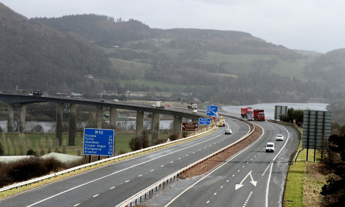 Crazy traffic on M90 Friarton Bridge after roadworks begin