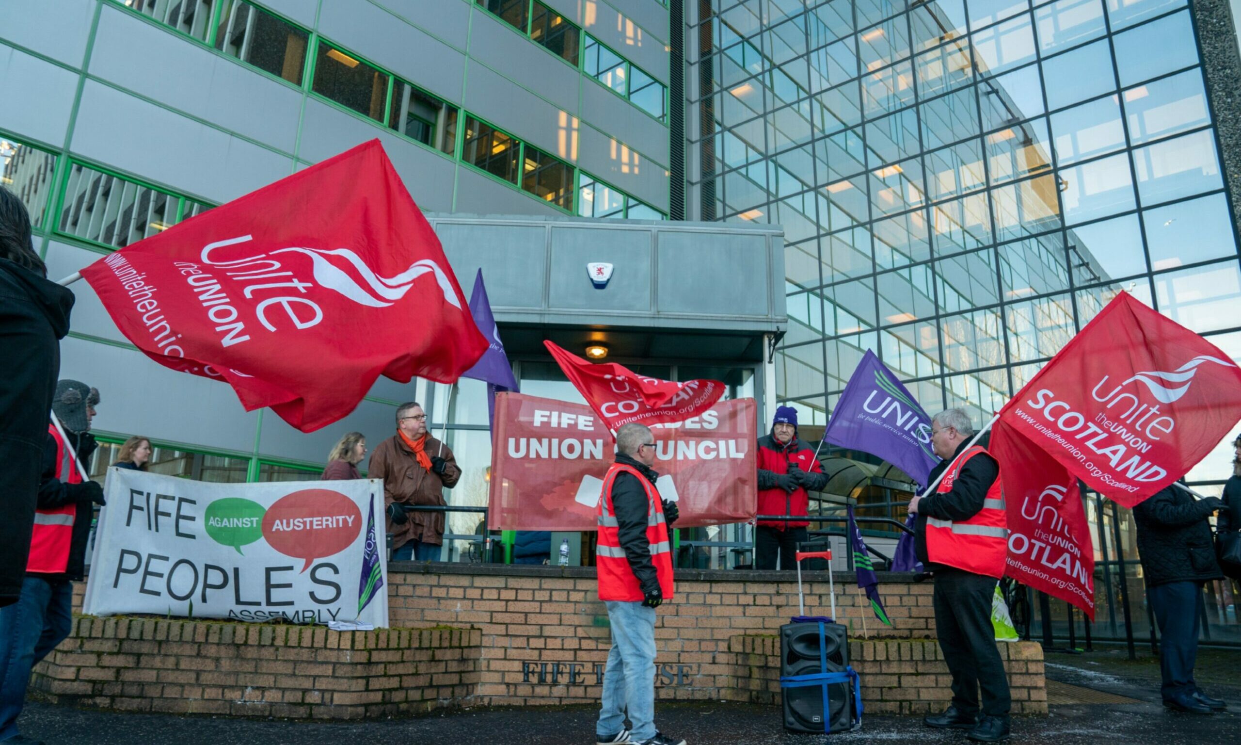 fresh-pay-offer-for-tayside-and-fife-council-workers-could-stop-strike