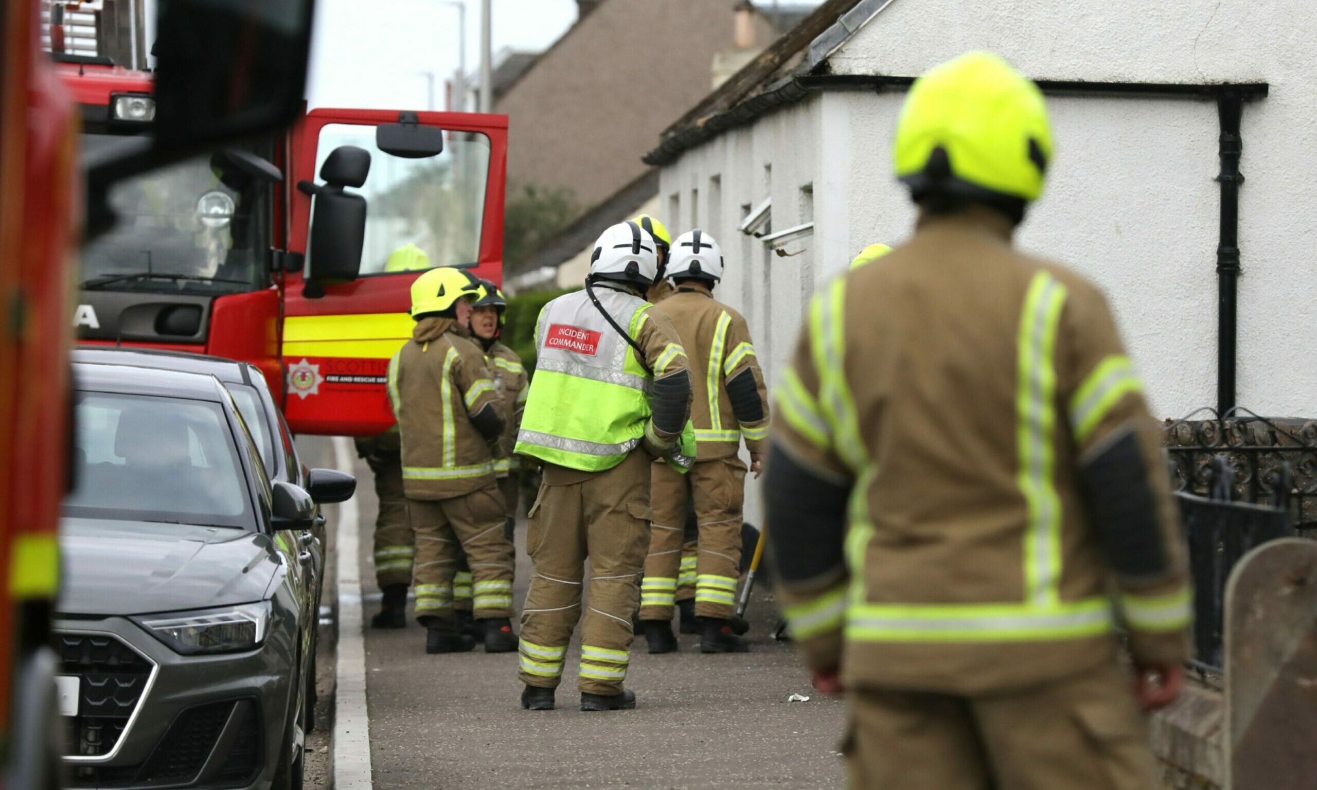 Emergency+services+respond+to+house+fire%2C+Mackay