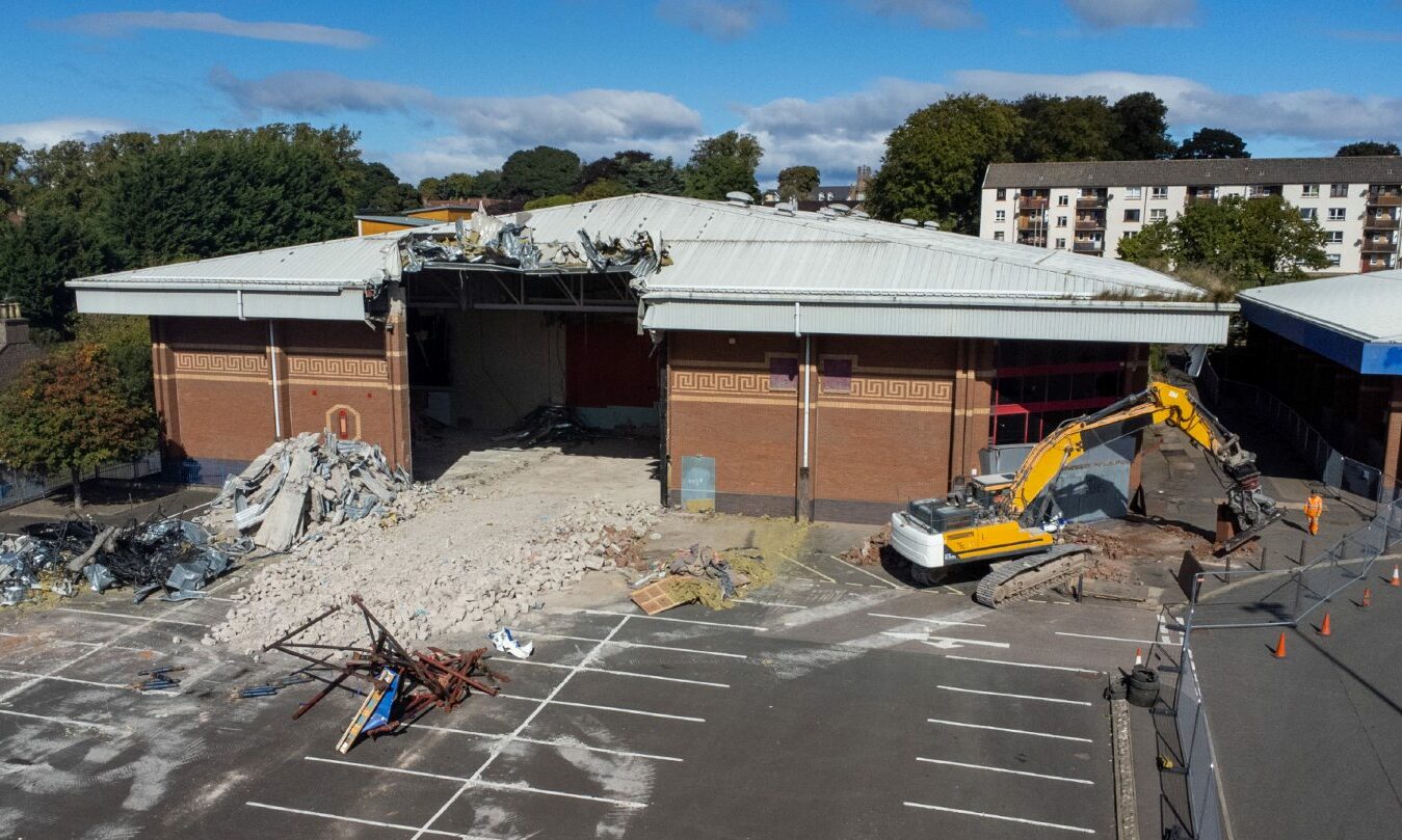 Video Demolition Begins Of Former Dundee Odeon Cinema 