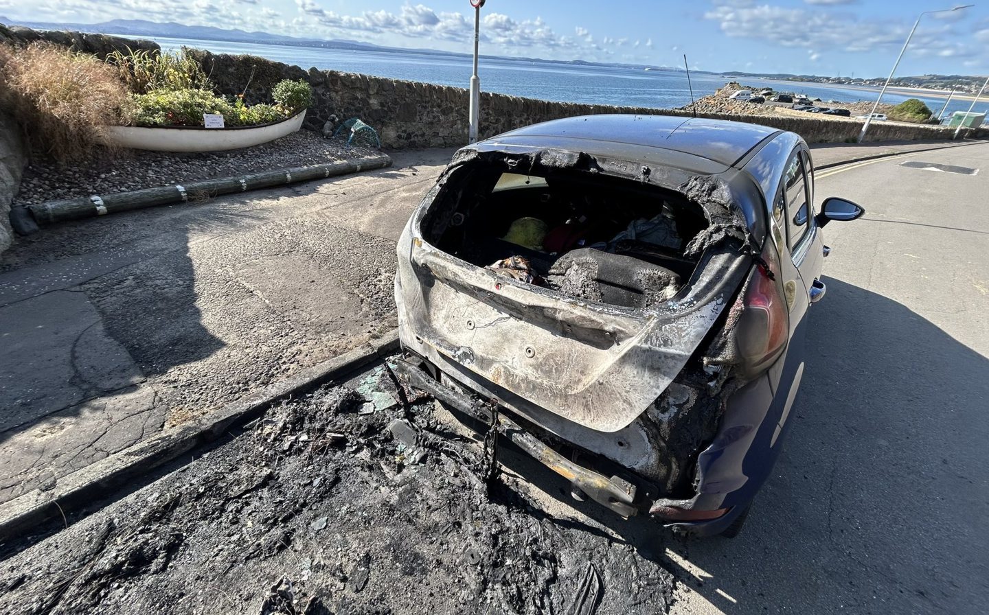 Two cars destroyed in fire close to Pettycur Beach