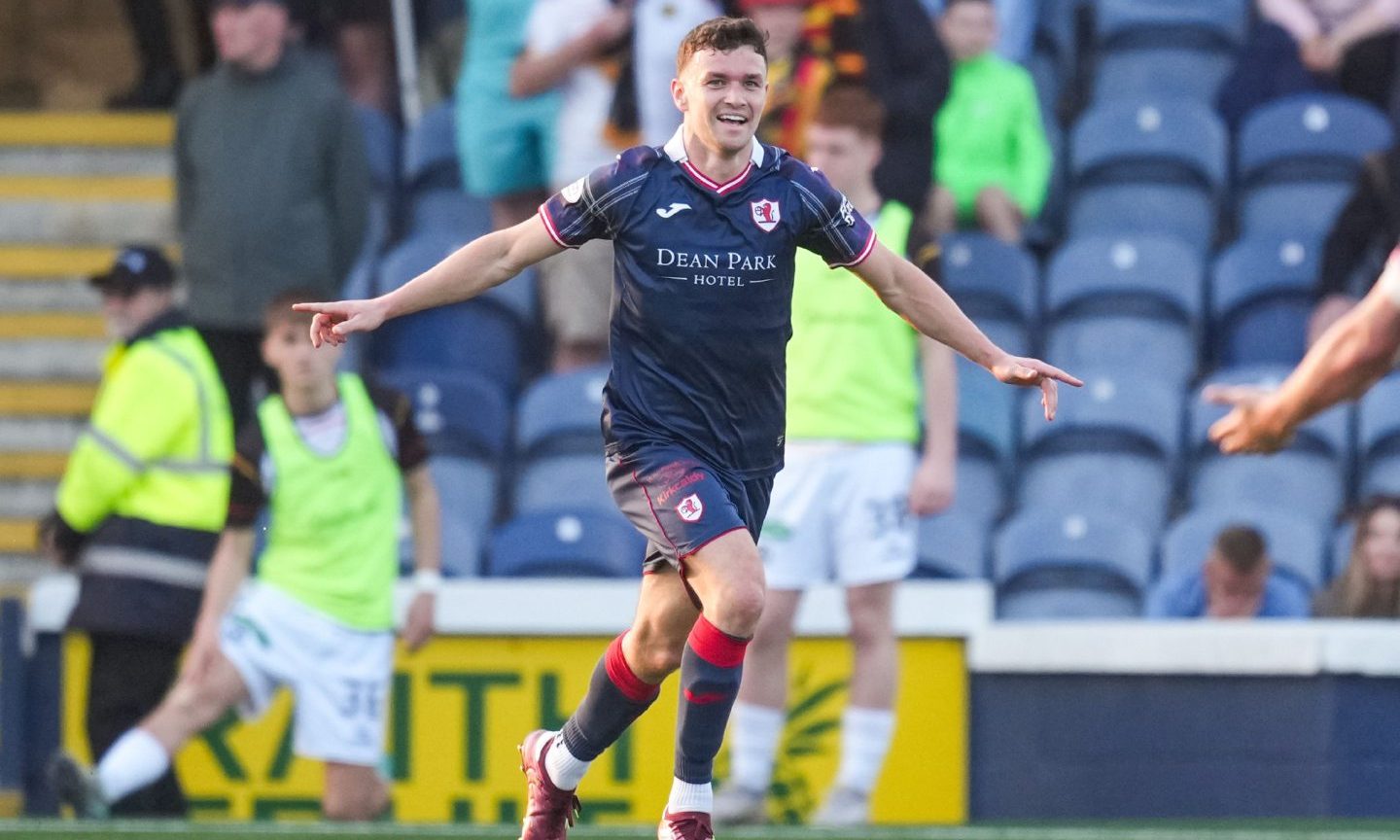 Ross Matthews hoping for contrasting fitness fortunes as he details holiday contract agreement with Raith Rovers