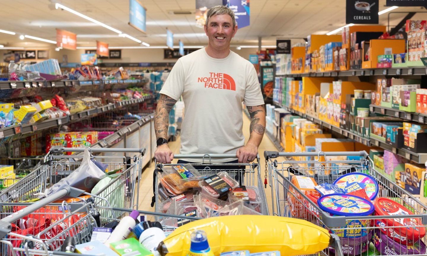 Dundee firefighter bags £700 food shop in Aldi Supermarket Sweep