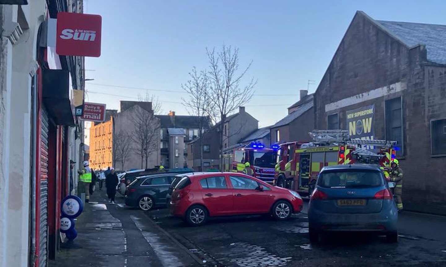 Dundee road closed as crews tackle kitchen fire