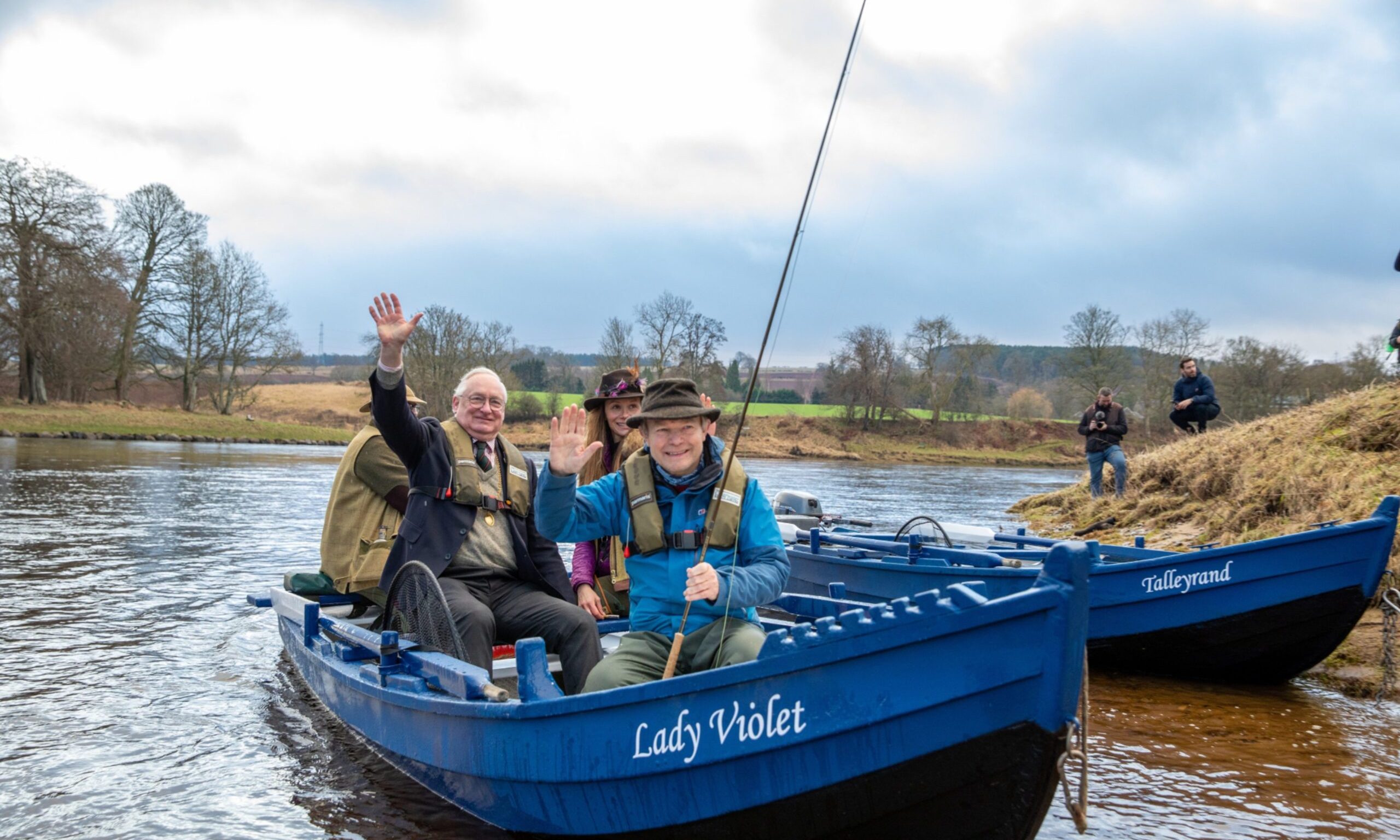 TV star Paul Murton kicks off Tay salmon fishing season