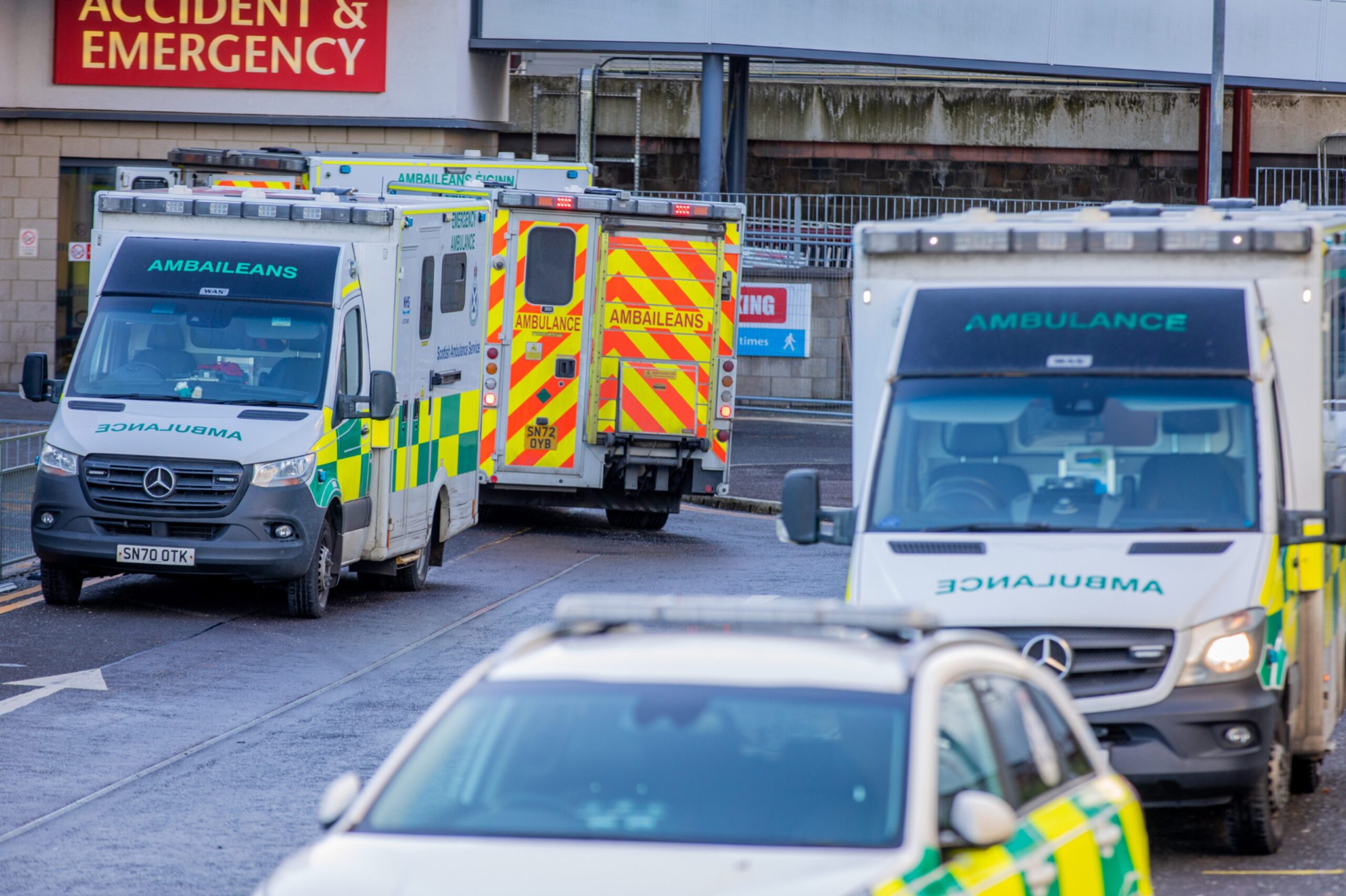 Fife hospital chaos as images show ambulances queued outside